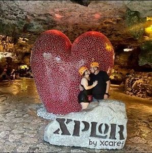 Meet your Posher, Carlos g